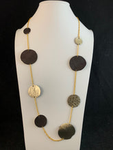 Load image into Gallery viewer, Gold Leaf Circle Necklace